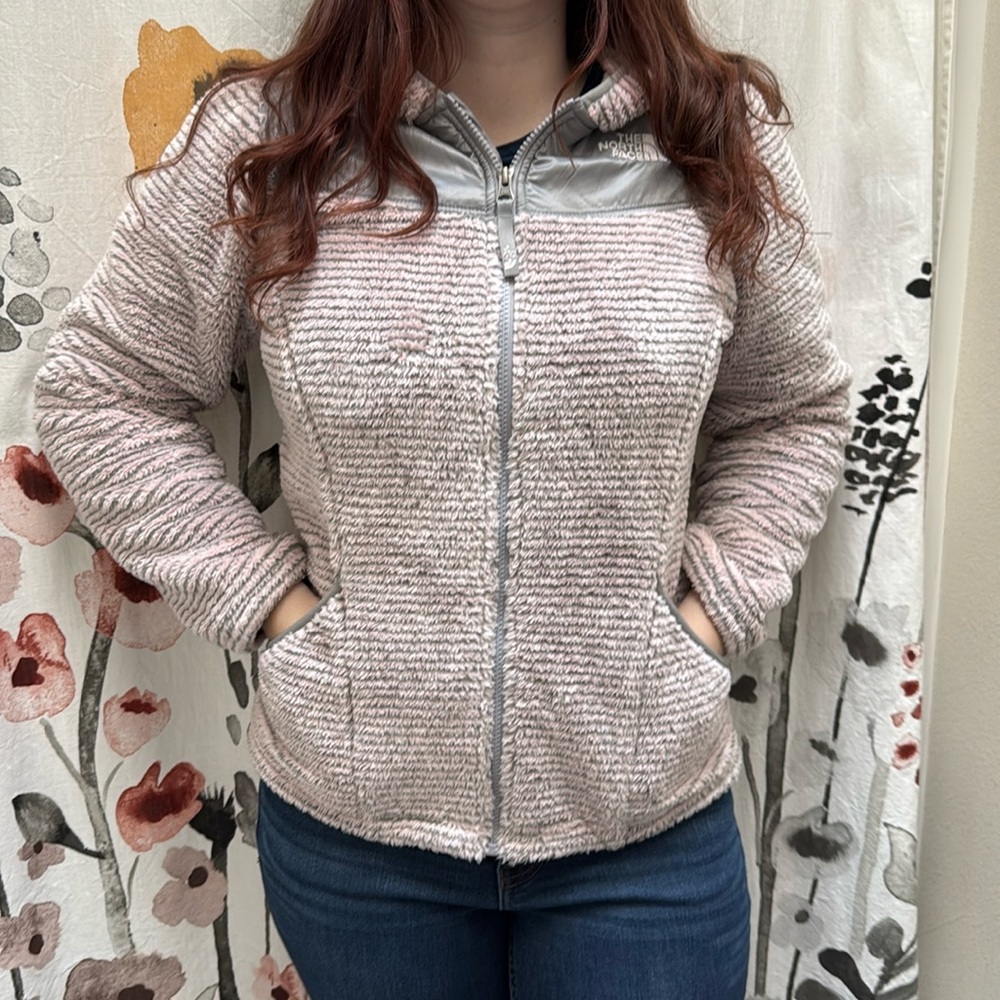 Girl’s The North Face Oso Fuzzy Pink & Grey Striped Full Zipper Jacket. Size XL